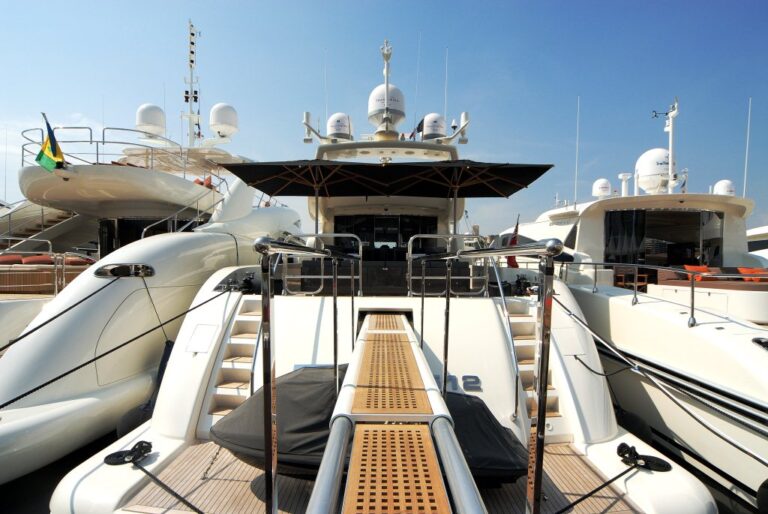 Motor yacht RG 512 -  Passerelle and Swim Platform