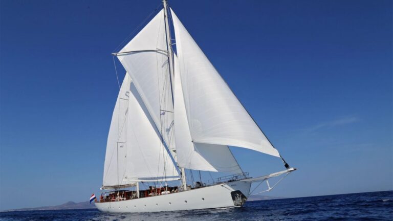Motor Yacht Rhea