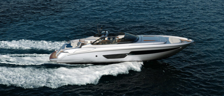 Motor yacht Riva 88 Miami at full speed-001