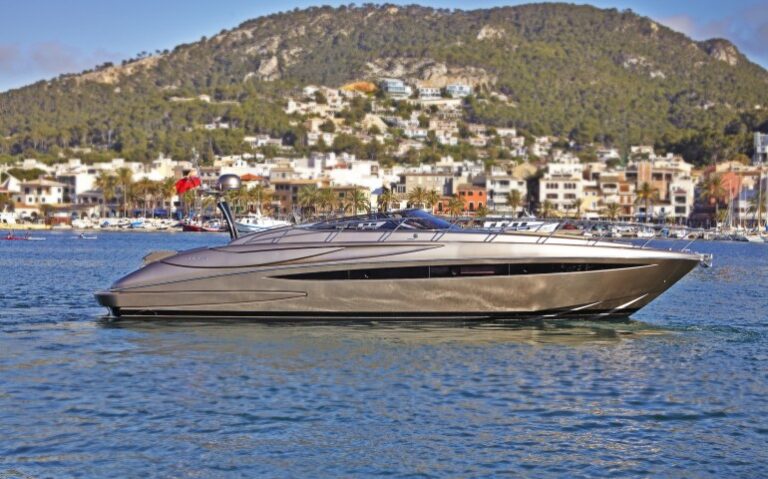 Motor yacht SAKURA - a Riva Rivale 52 yacht