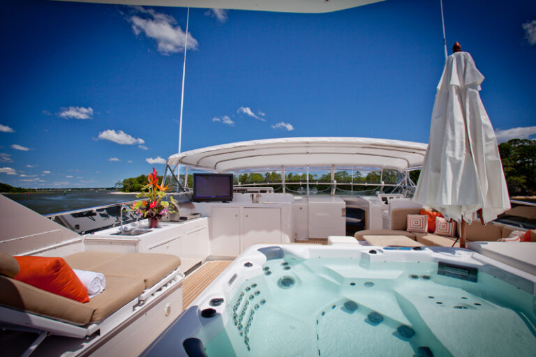 Motor yacht SALACIA - Sundeck Jacuzzi