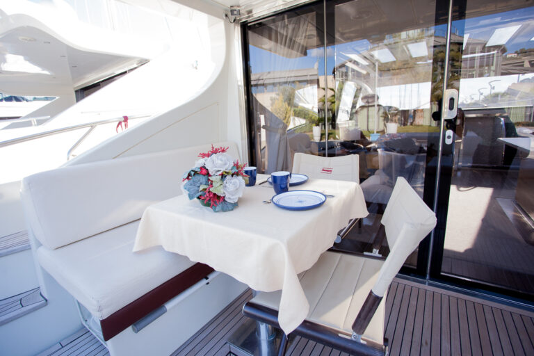 Motor yacht SAPORE DI SALE - Aft Dekc Dining