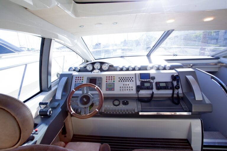 Motor yacht SAPORE DI SALE - Helm