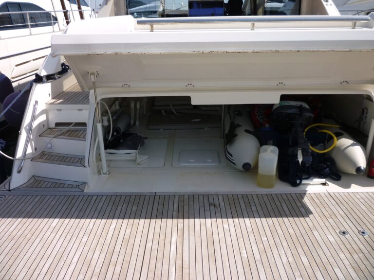 Motor yacht SCUDERIA -  Toy Garage