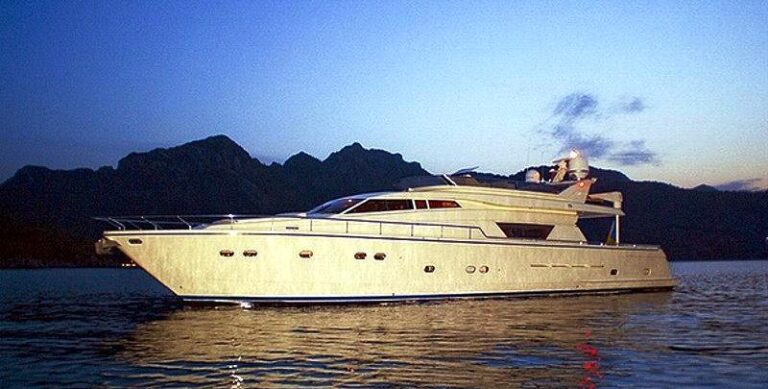 Motor yacht SPLENDIDO -  At Dusk