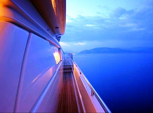 Motor yacht SPLENDIDO -  Side Deck
