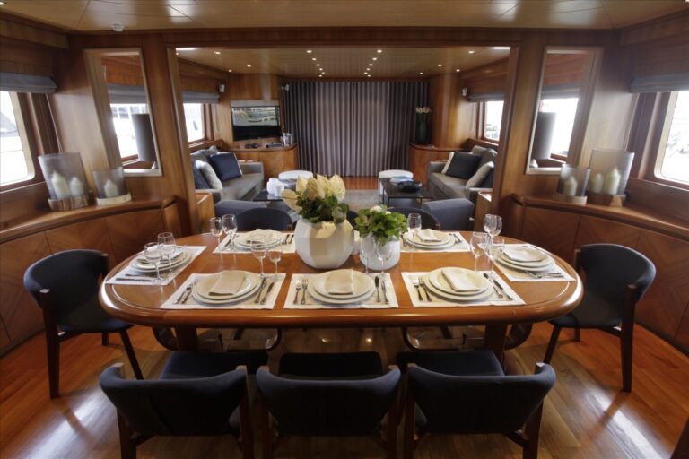 Motor yacht SUMMER DREAMS - Dining