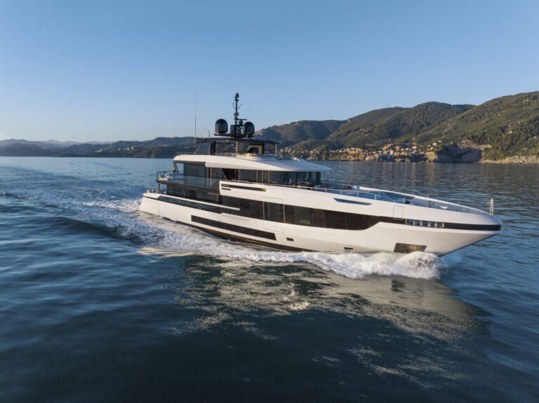 Motor Yacht THE GREAT ESCAPE Running (sistership)