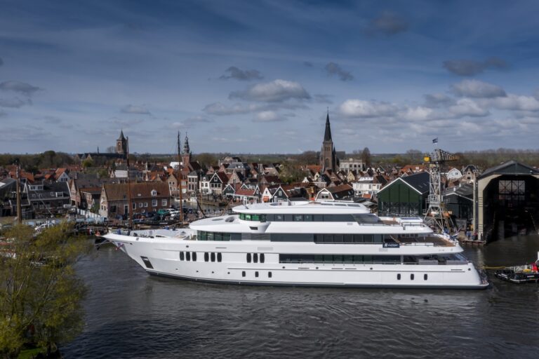 Motor Yacht TOP FIVE II At Hakvoort