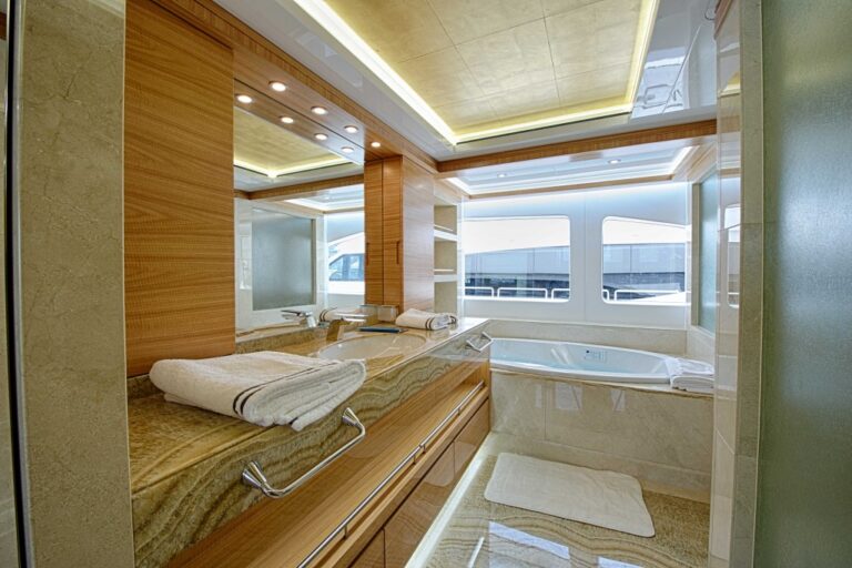 Motor yacht UAQ 1 - Owners en suite