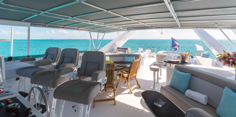 Motor yacht UNBRIDLED - 003