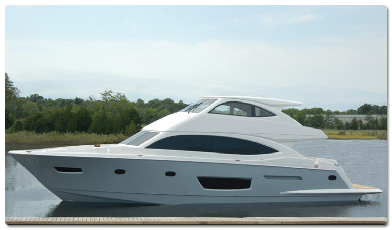 Motor yacht Viking 75 on the water