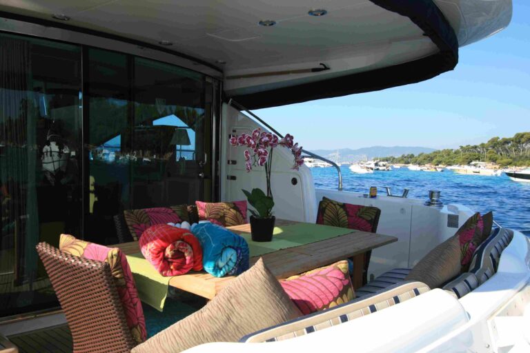 Motor yacht WAVE - Aft Deck