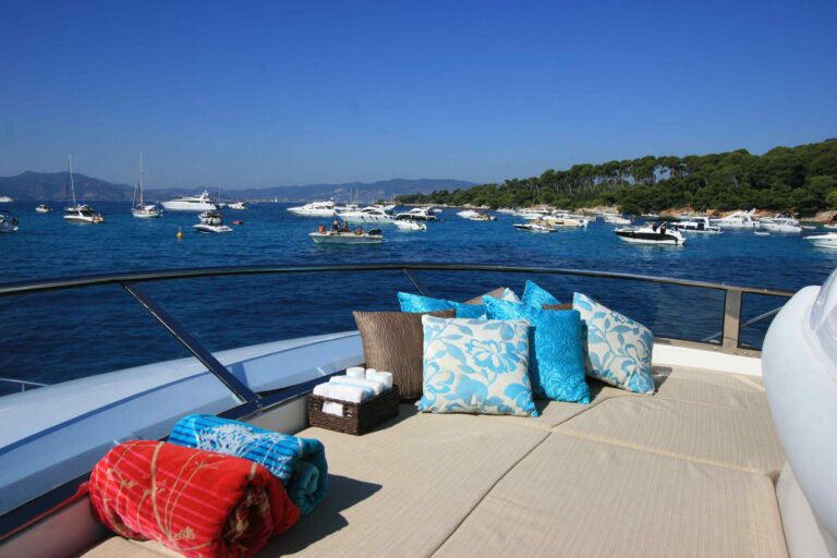 Motor yacht WAVE - Sunpads