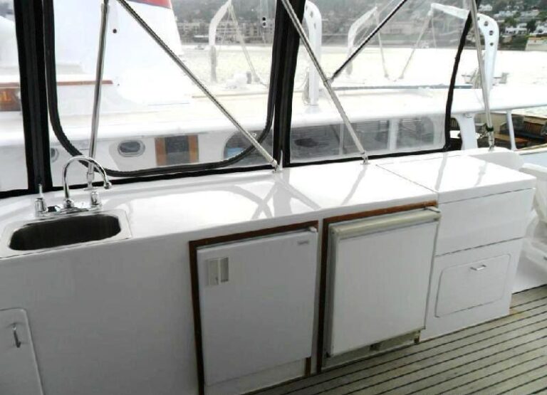 Motor yacht ZIA -  Flybridge 2