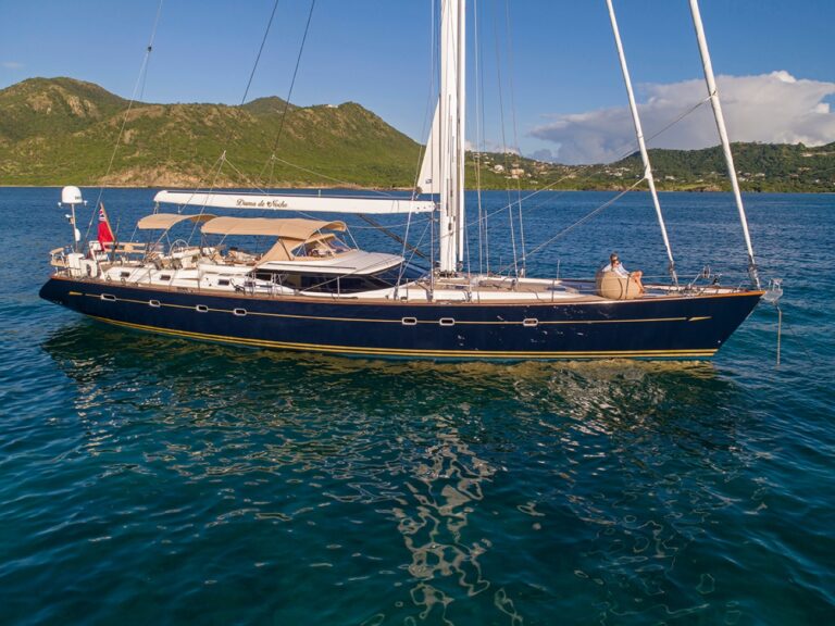 Motor Yacht Dama de Noche