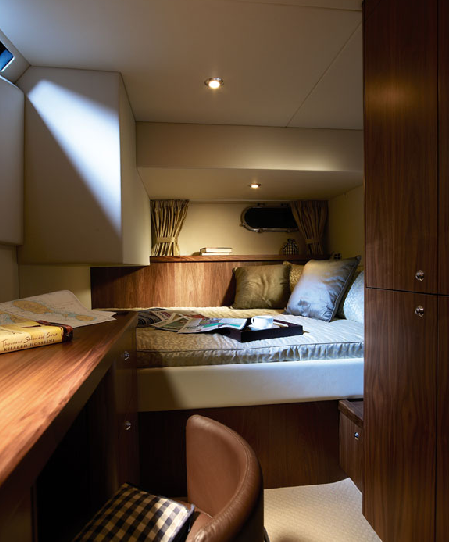 Motoryacht Manhattan 70  - Crew Cabin