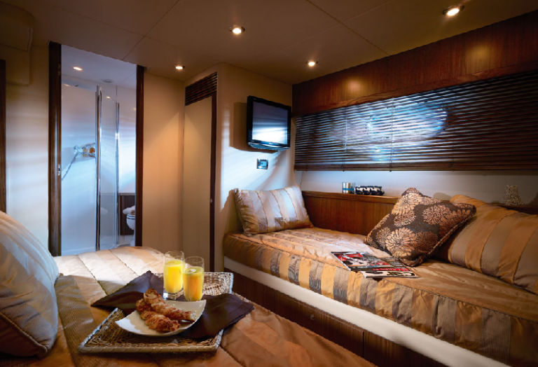 Motoryacht Manhattan 70 by Sunseeker - Twin Cabin