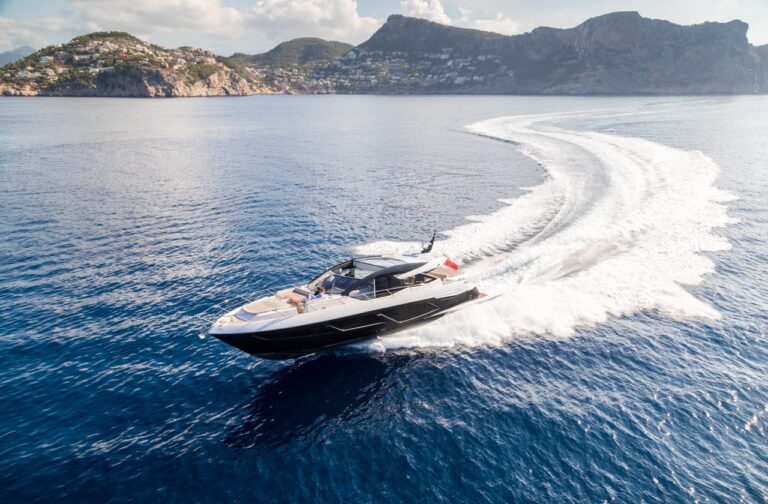 Motoryacht Strategic Dreams
