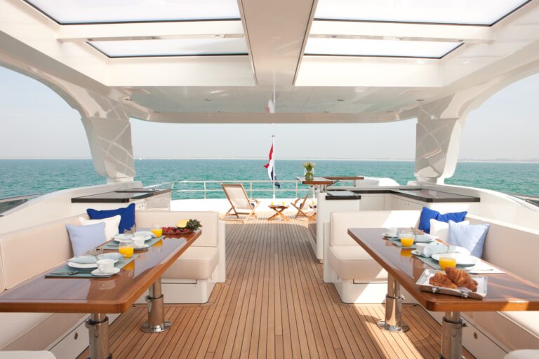 Yacht FIREFLY by Mulder - Sundeck Dining