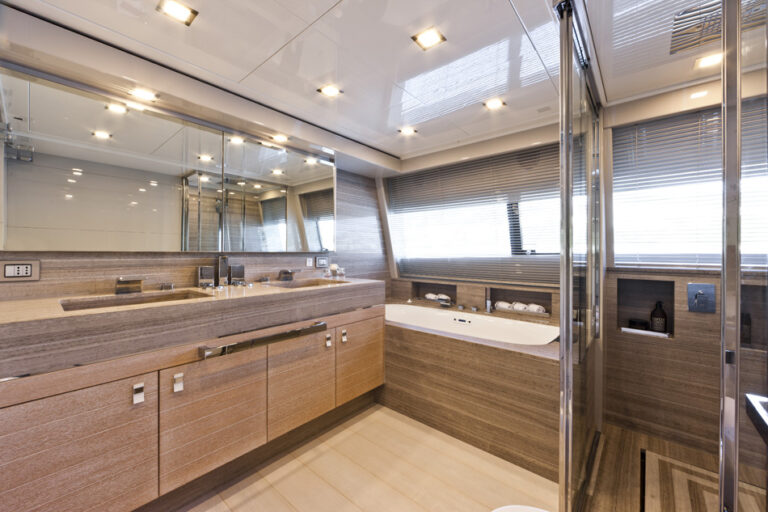 N33 Yacht Ziacanaia -  Master Bathroom