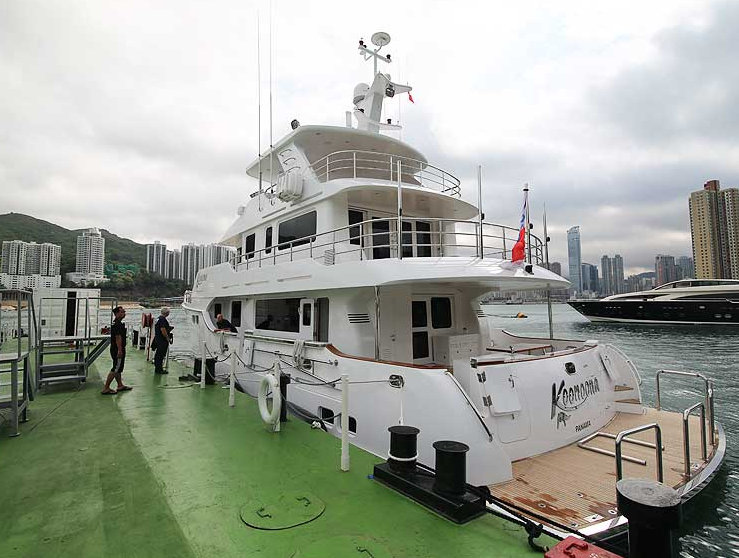 N86 motor yacht Koonoona - aft view