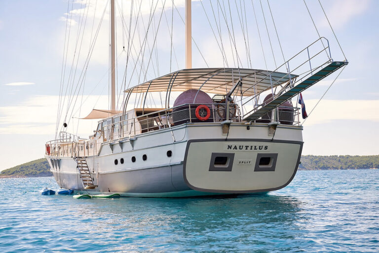 NAUTILUS - Rear View