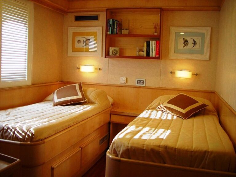 NAVE BARBARA - Twin Cabin
