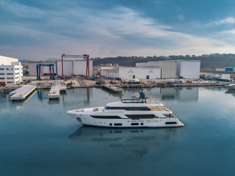 NAVETTA 37  EROS Motor Yacht