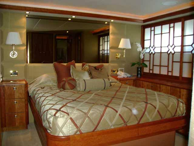 NEW MOON II - Guest Cabin