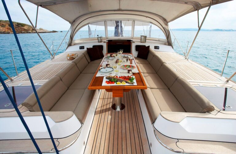 NOHEEA - Close Up of the Cockpit and Alfresco Dining
