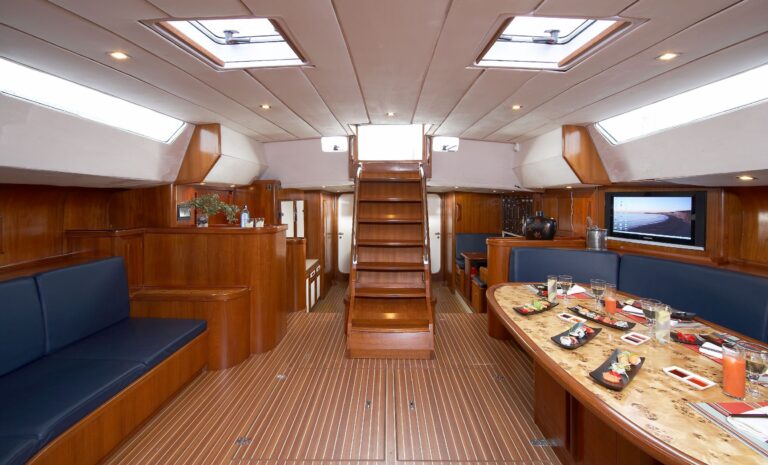 NOHEEA - Her Main Saloon