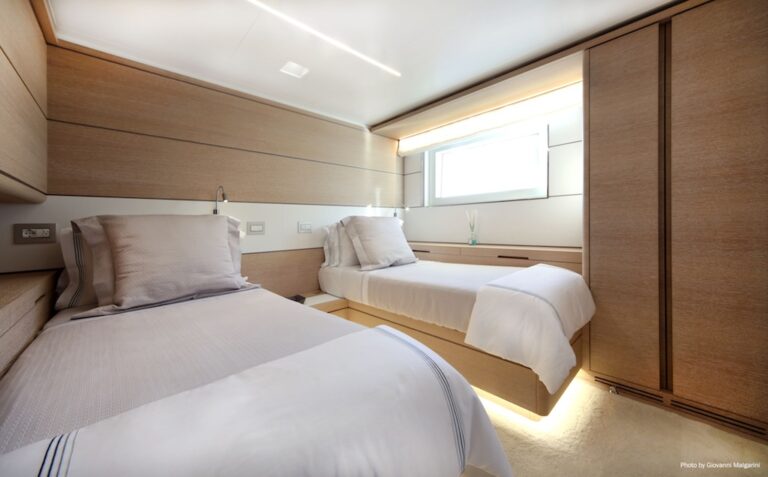 Narvalo twin cabin
