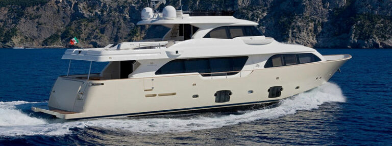 Navetta 26 Crescendo superyacht - Aft View
