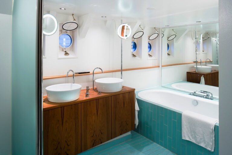 Navigator - Master Bathroom