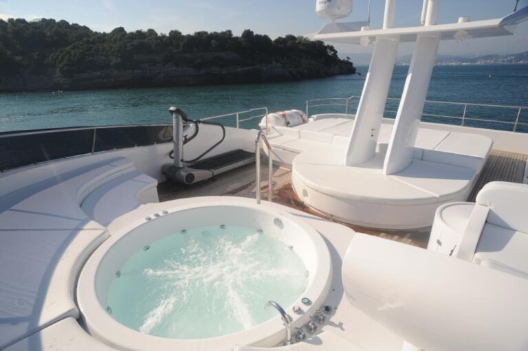 ODYSSEY - The Sundeck And Spa Pool