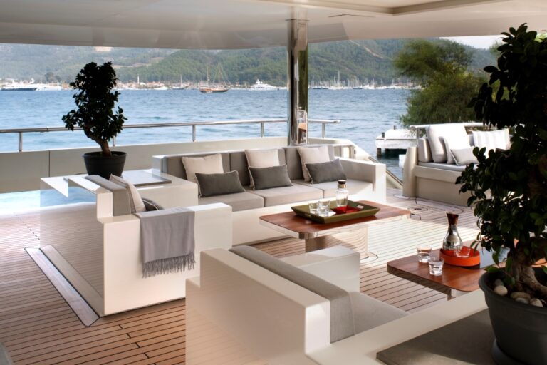 ORIENT STAR - Aft main deck