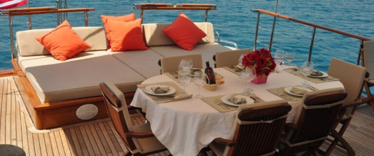 OUTDOOR DINE