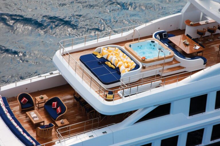 OXYGEN - Spa Pool and Decks from above