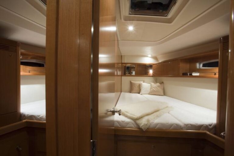 Oceanis 54 aft cabin