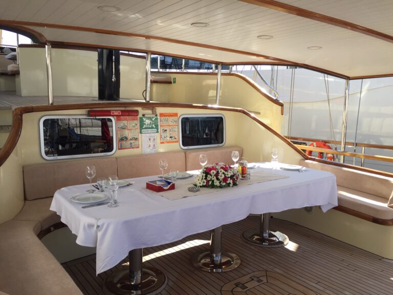 On deck dining