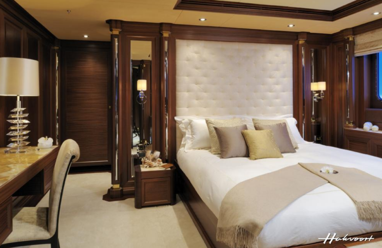 One of the staterooms of the Hakvoort Motor Yacht Mirgab VI