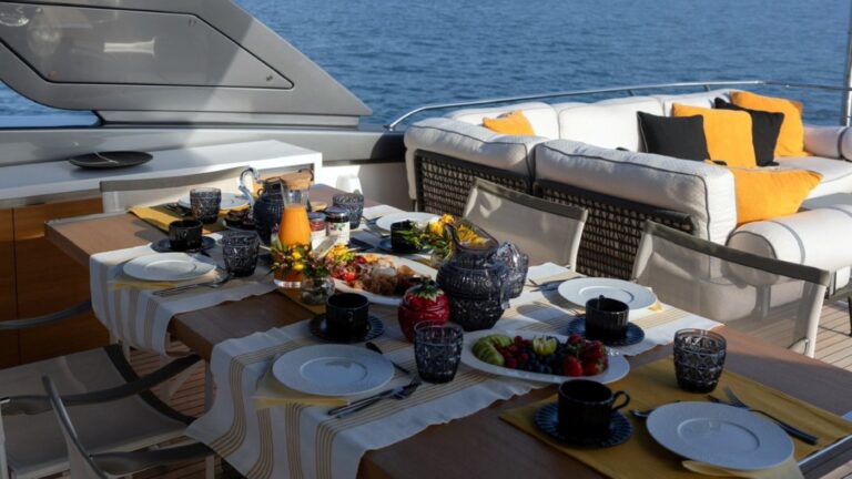 Open Deck With Dining
