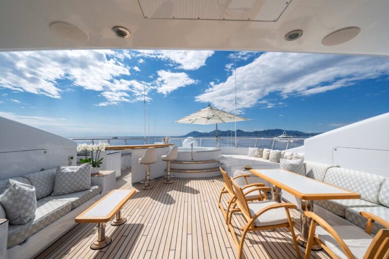Open Sundeck With Relaxation Area