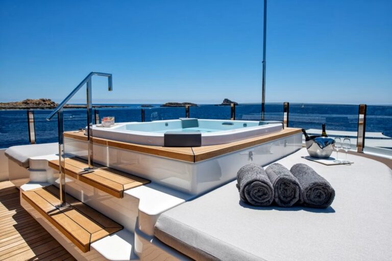 Open Sundeck With Swimming Pool