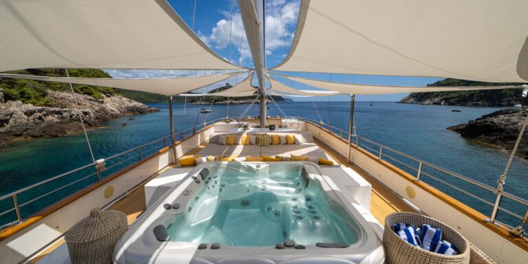 Opendeck With Sunbathing Area