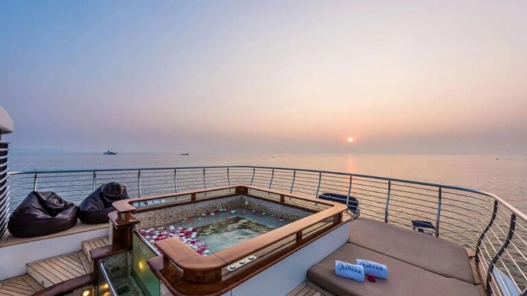 Opendeck With Mini Bathtub Area