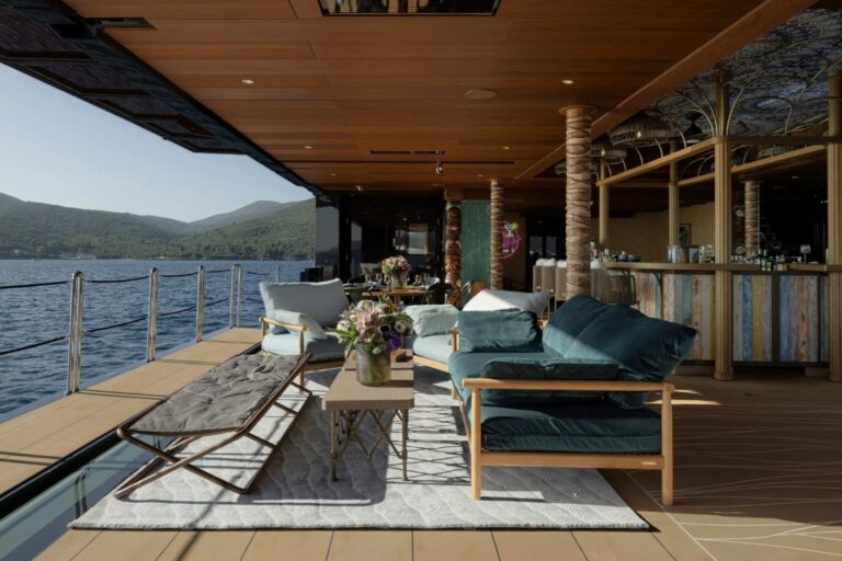 Opendeck With Sea Views