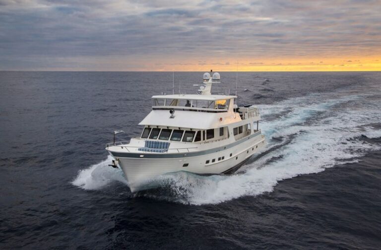 Outer Reef 860 Cockpit superyacht Ti Punch