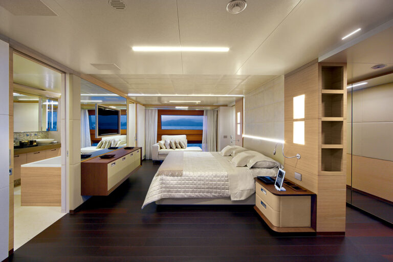 Owners Suite Benetti Classic Supreme 132 BS003